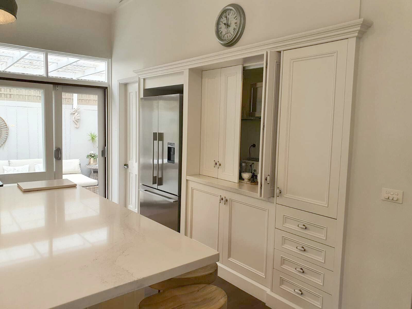 white shaker style cabinets